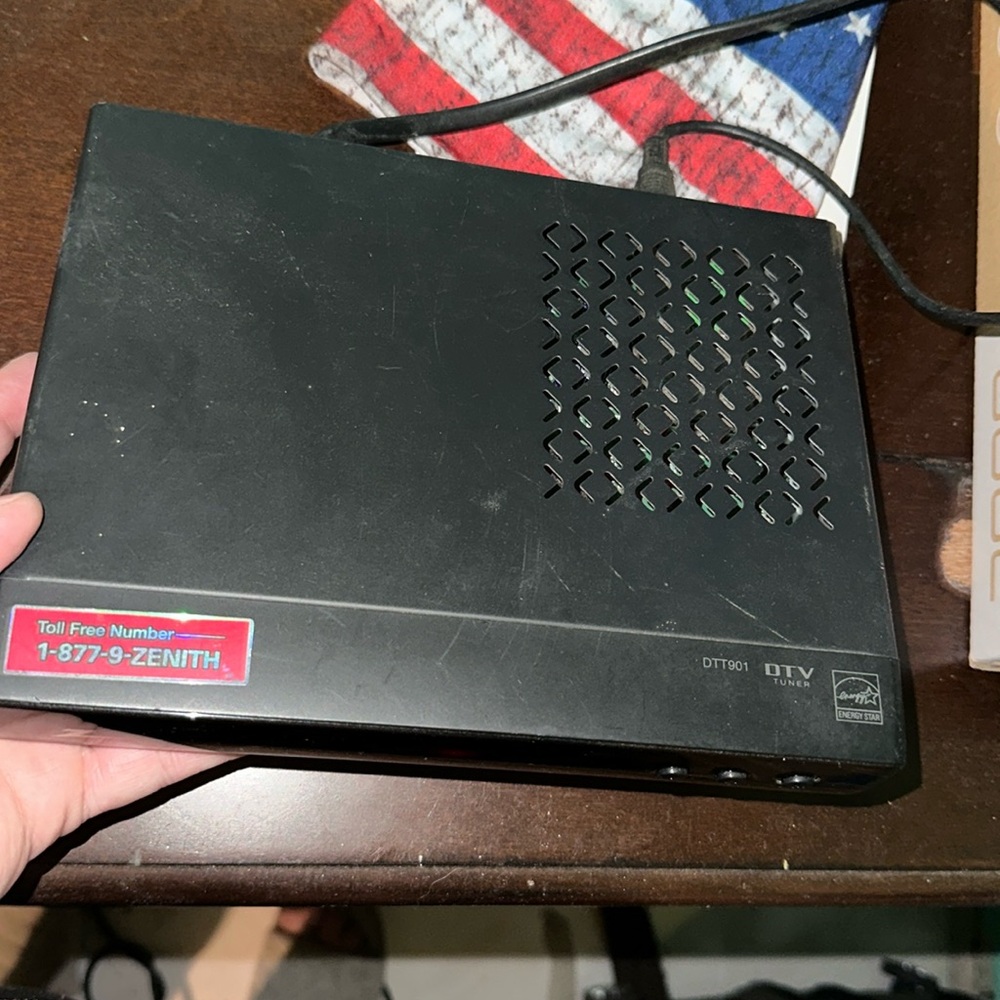 Digital TV tuner converter box